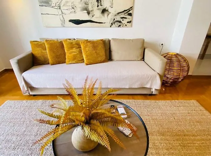 2 Bd Apt In Koukaki 8\' Away From Acropolis